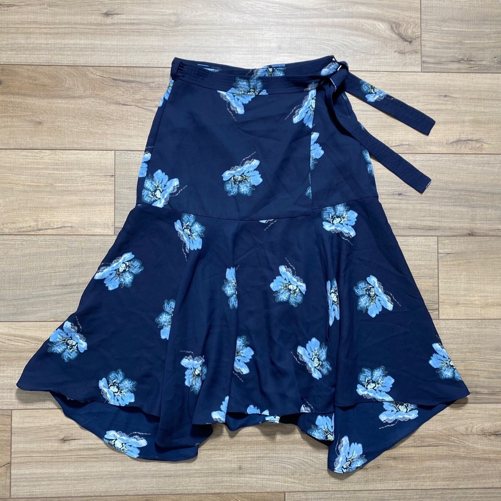 Club Monaco Women's Lined Floral Wrap Midi Skirt Size 4â Blue Mix